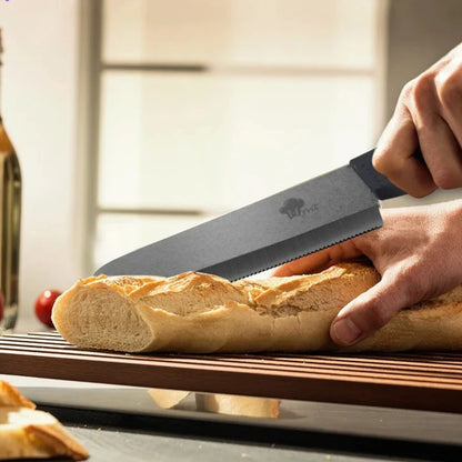 Serrated ceramic knife in several sizes for bread and toast