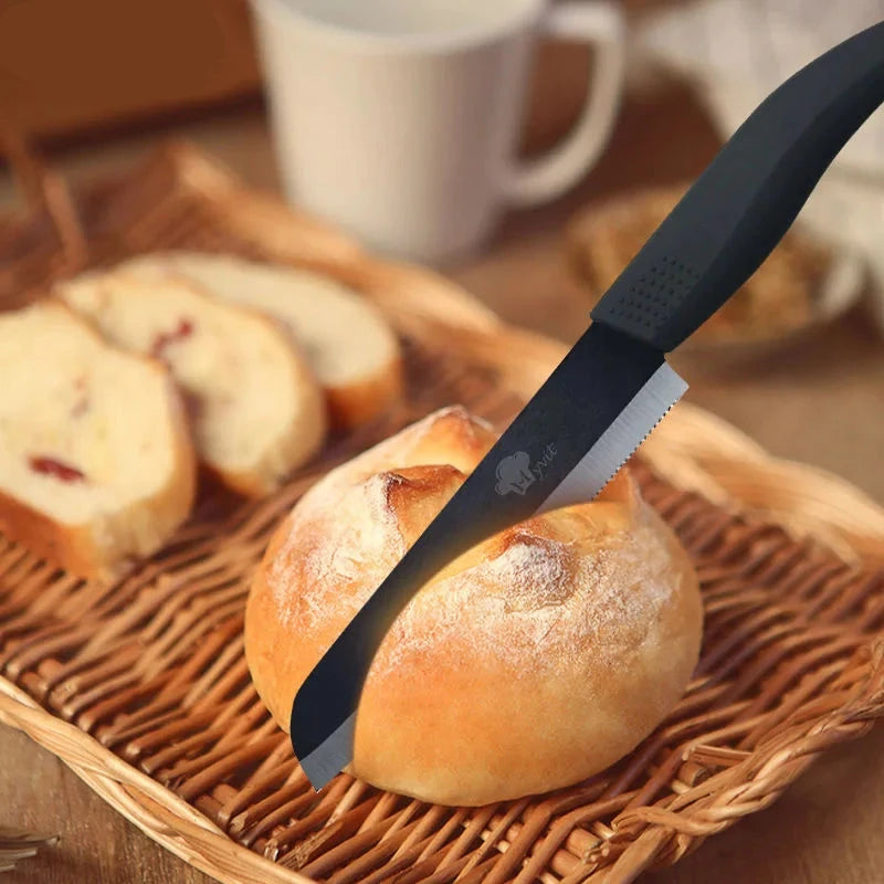 Serrated ceramic knife in several sizes for bread and toast