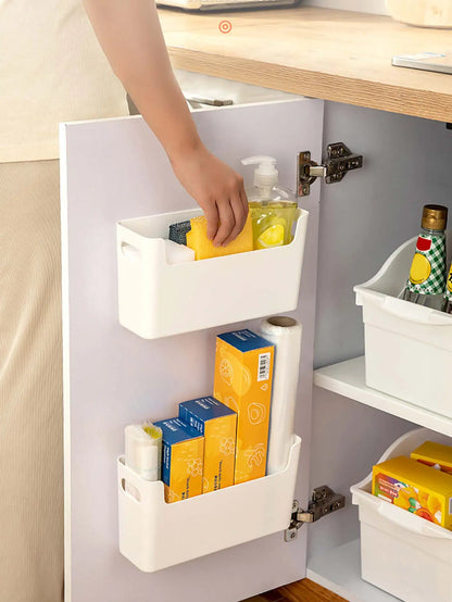 Multifunctional plastic holder to organize cleaning tools