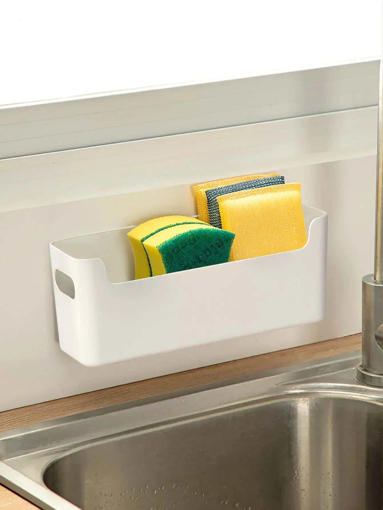 Multifunctional plastic holder to organize cleaning tools